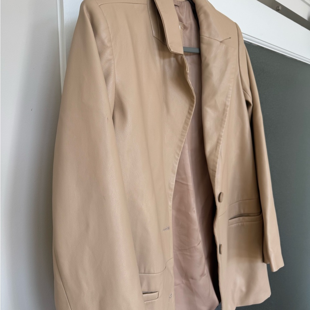 Abercrombie & Fitch Women's Tan Vegan Leather Blazer - Picture 4 of 9